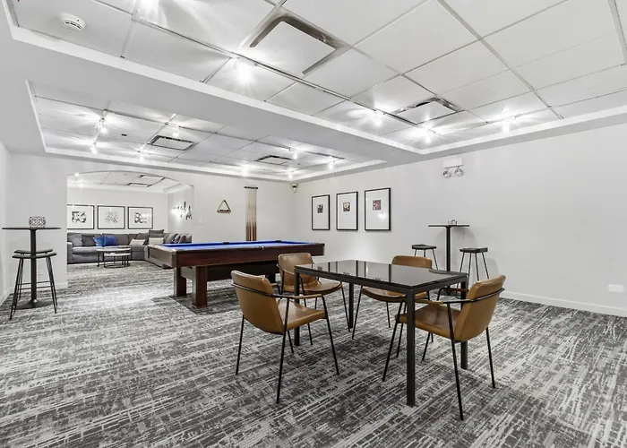 2bd River North Million Dollar Views! Parking Incl Chicago